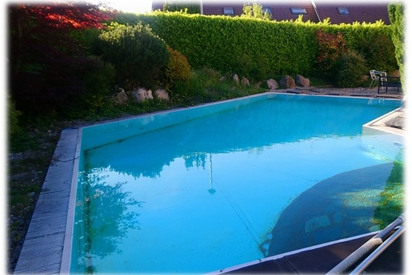 Le soleil de la piscine fait-il de l’ombre à la cuisine ? 